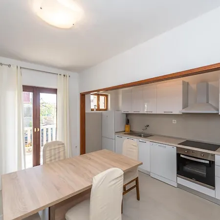 Maja 1 Apartman Kastela